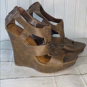 Michael Antonio brown wedge zipper back